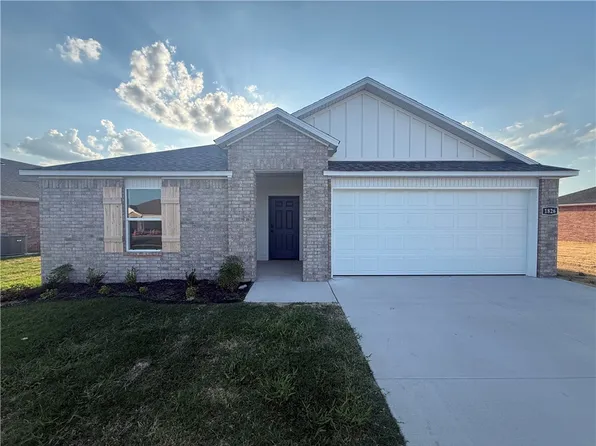 1826 Thelma St, Springdale, AR 72762