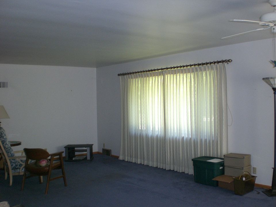 529 E Main St, Klemme, IA 50449 Zillow