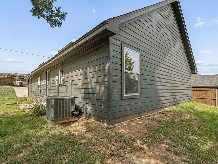 2604 Santiago Dr — Photo 16