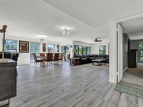 3rd image of 76 Isle Of Venice Dr APT C