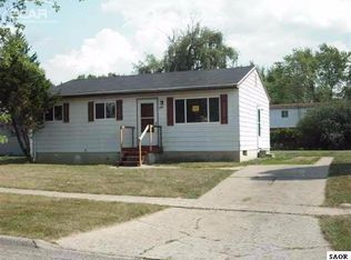 2261 Toby Beth Dr, Flint, MI 48505