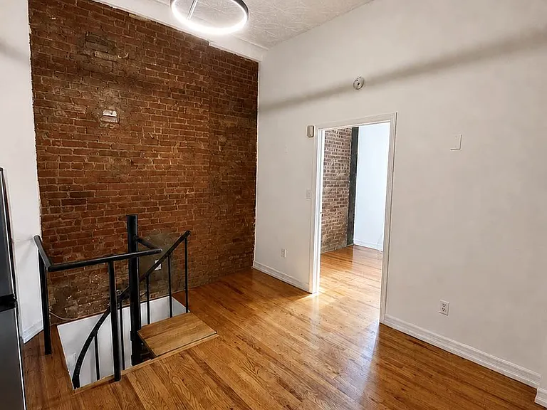 635 E 9th St #G1 — Photo 2