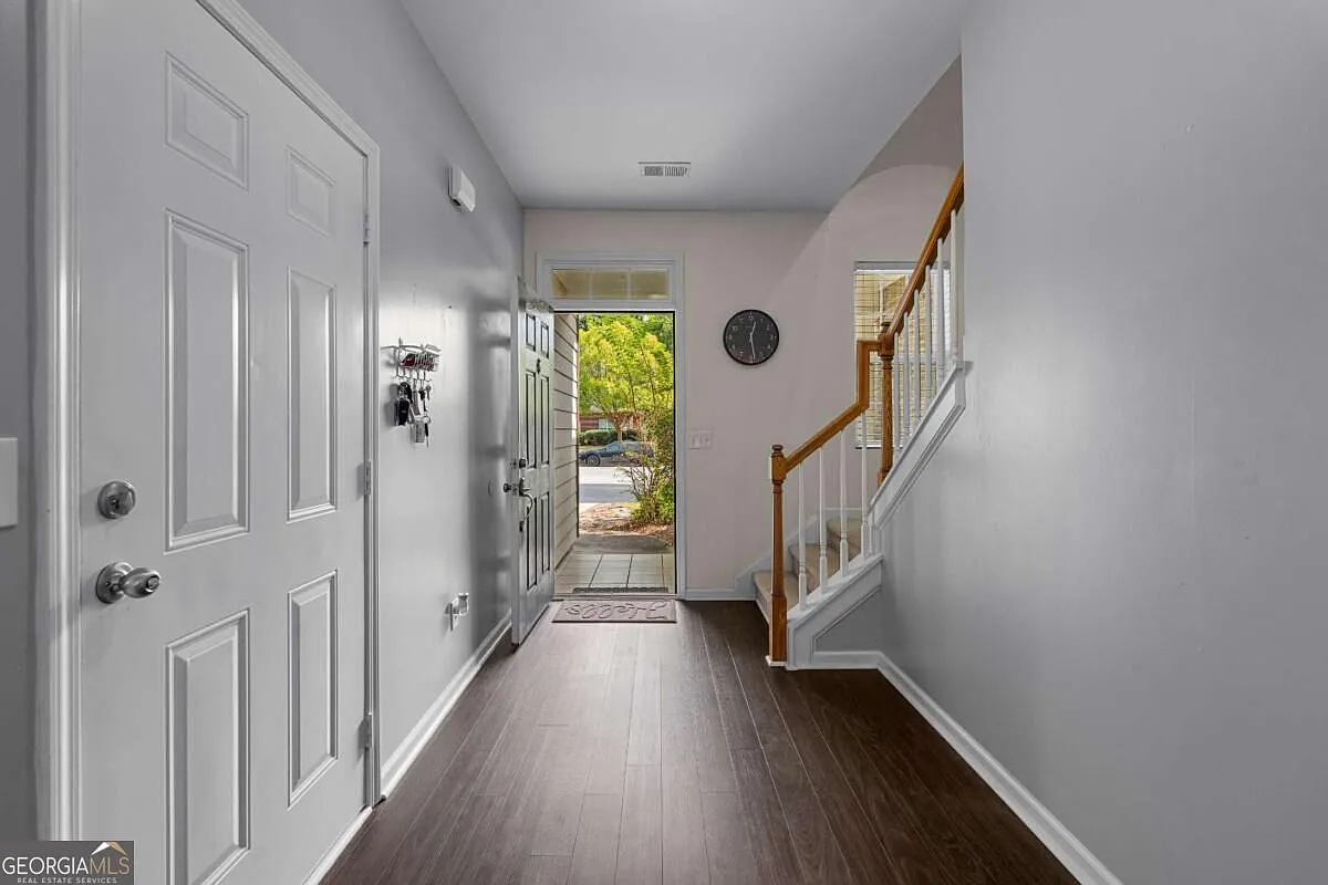 3 bed, 2.5 bath, 1682 sqft, $1,850 — Photo 3