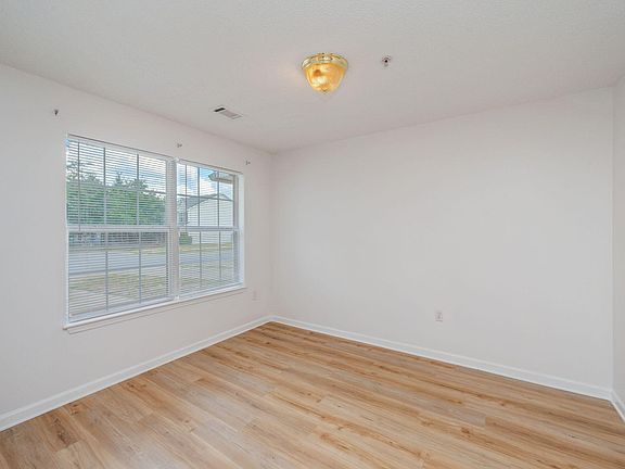 4th image of 109 Swaying Pine Ct