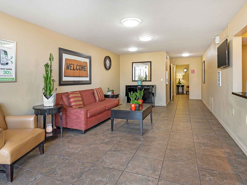 Lobby and Guest Check-in