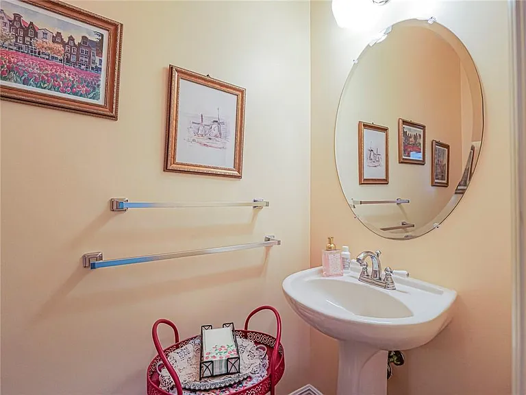 5873 Pine Ridge Cir — Photo 10