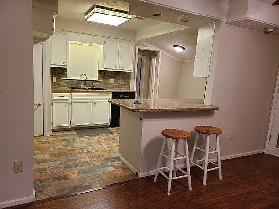 5th image of 2860 Harmony Dr SE