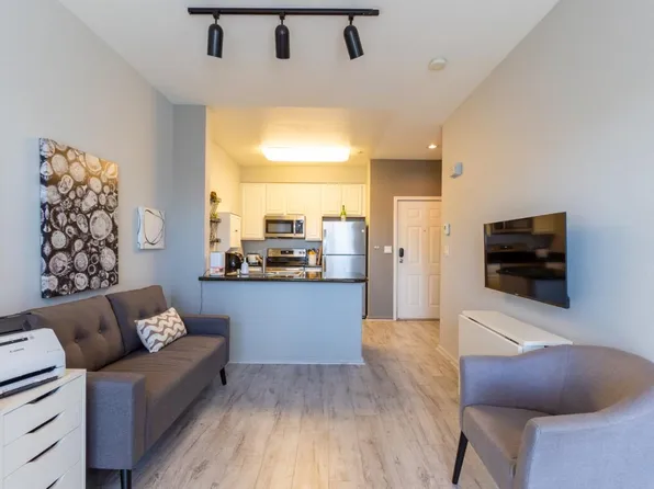 1121 40th St APT 5203, Emeryville, CA 94608