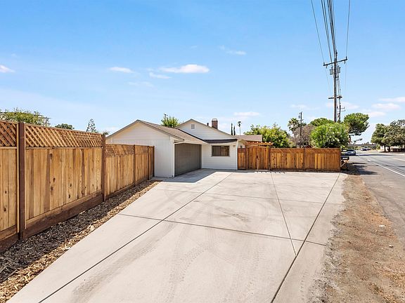 3rd image of 2824 Cowell Rd