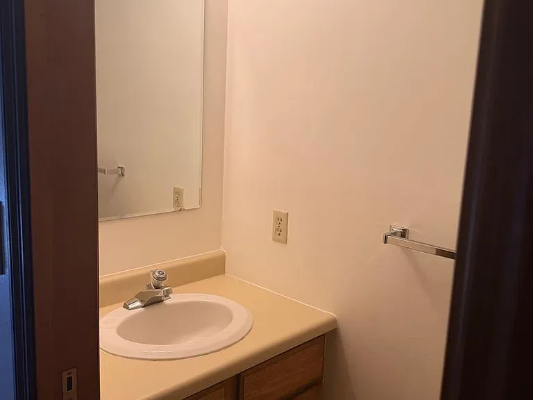 1612 W Olive St #13 — Photo 16