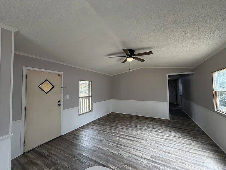 115 Glory Ln — Photo 2