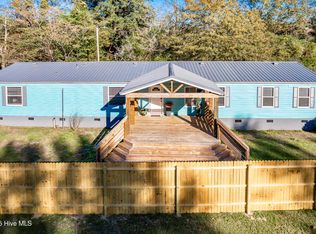 109 Floyd Pond Ln, Richlands, NC 28574