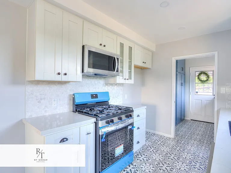 1112 Riedel Ave — Photo 8