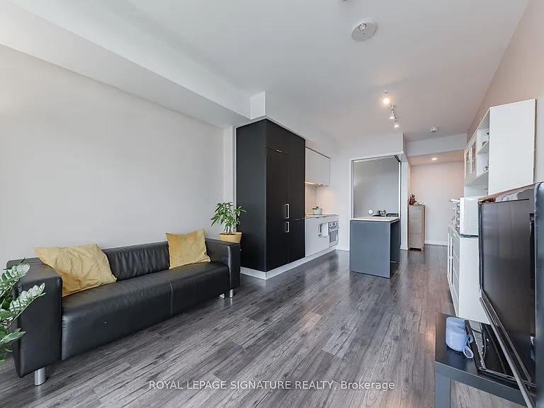 33 Helendale Ave #2105 — Photo 5
