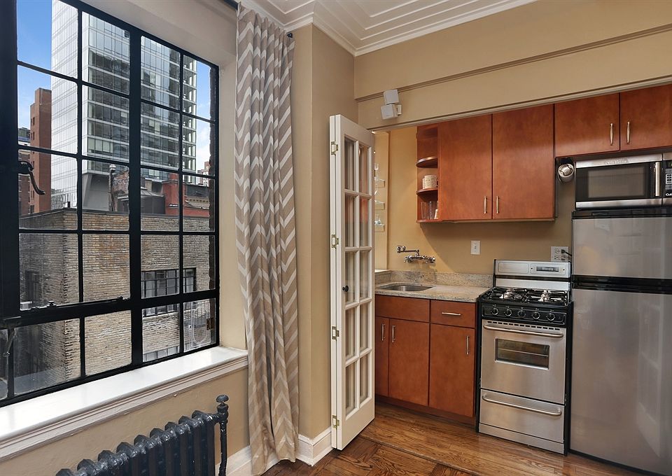 1st image of 140 E 40th St #8G