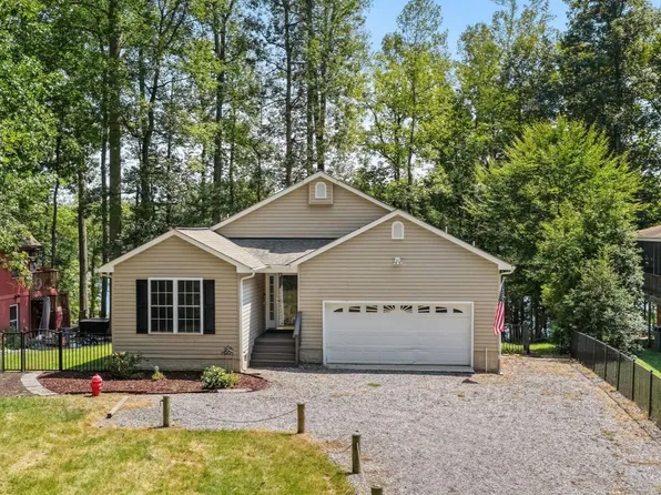686 Lake Caroline Dr, Ruther Glen, VA 22546
