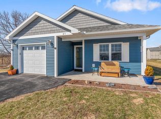 21 Dewey Dr, Saint Albans, VT 05478
