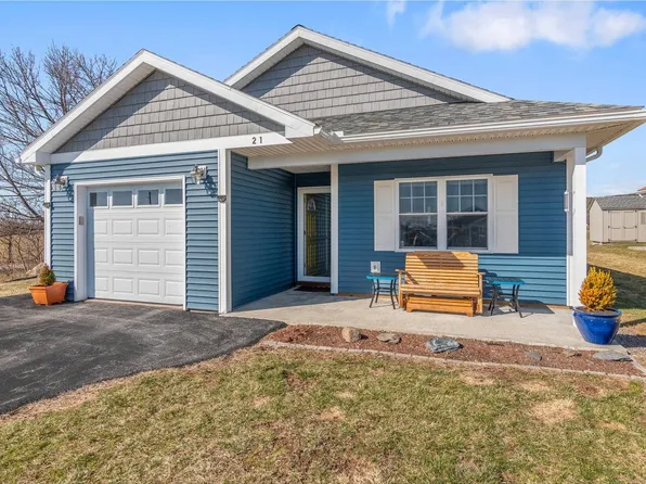 21 Dewey Drive, Georgia, VT 05478