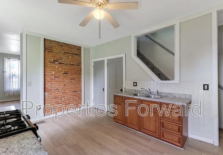 673 E Sycamore St — Photo 16