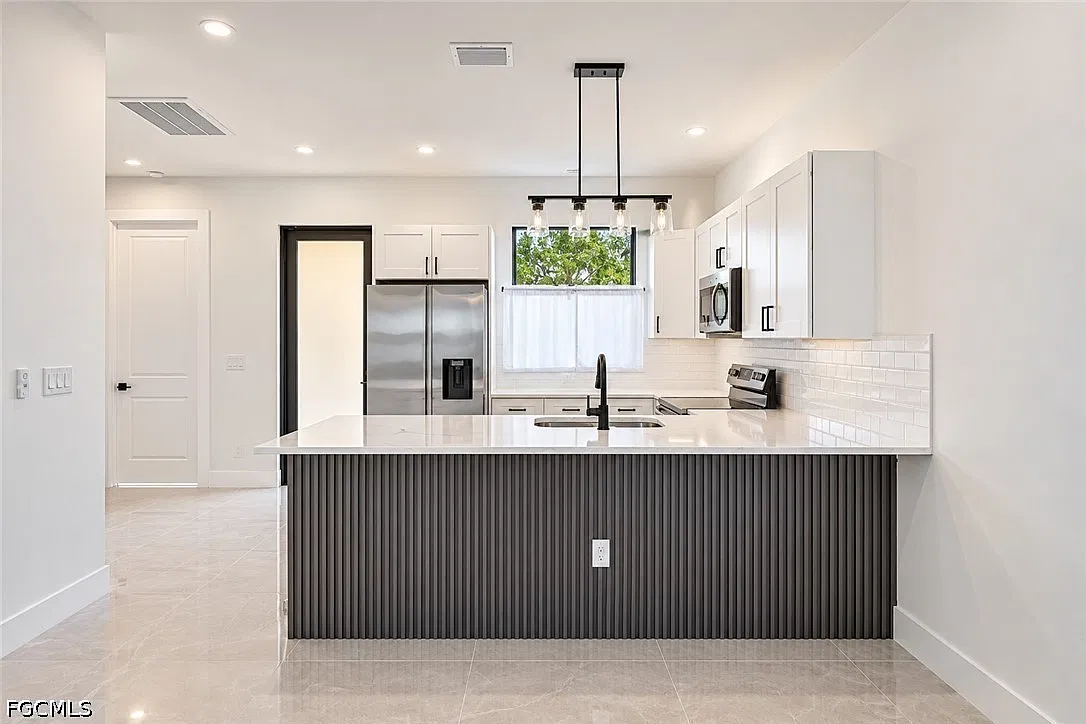 2 bed, 2.0 bath, 1290 sqft, $1,590 — Photo 3