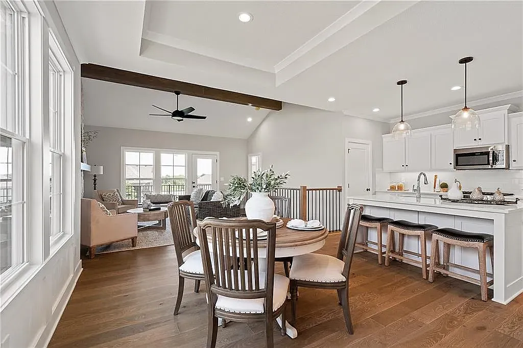 3 bed, 2.5 bath, 2133 sqft, $3,400 — Photo 3