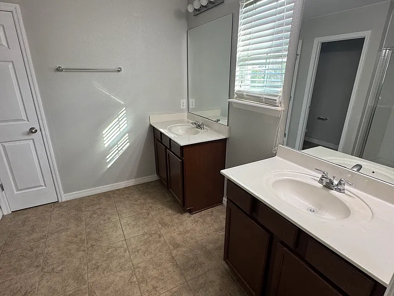 11938 Silverlake Park Dr — Photo 18