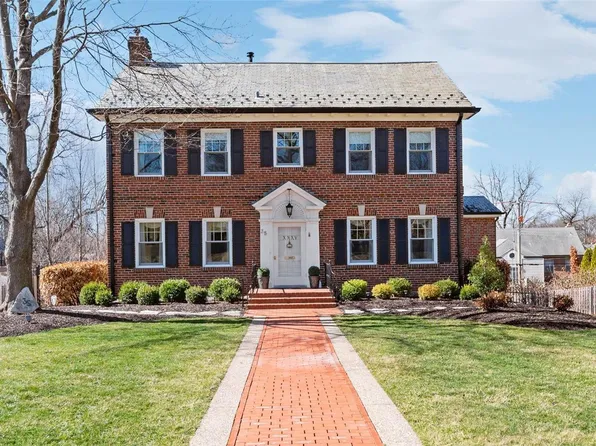 35 Crestwood Dr, Saint Louis, MO 63105