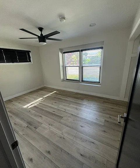 20650 Chatsworth St — Photo 9