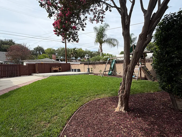 1909 Berkeley Ave — Photo 14