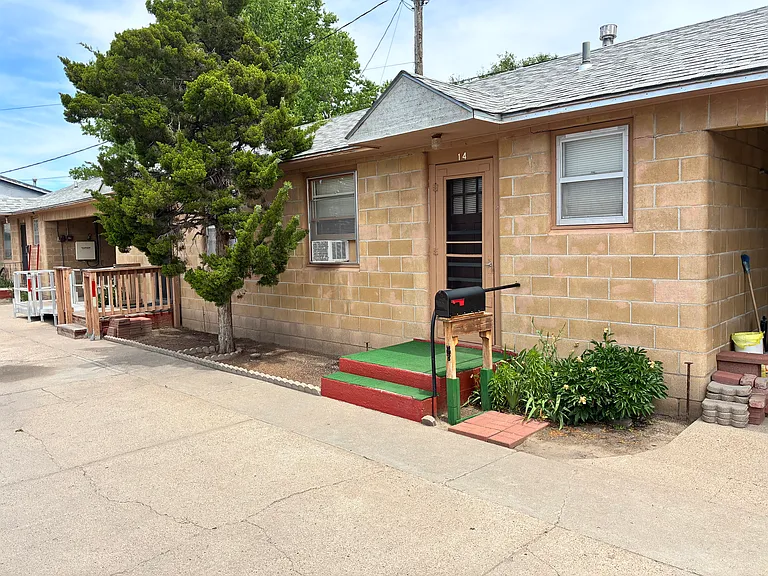 716 E Overland — Photo 2