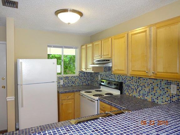 3rd image of 98342 Windward Ave