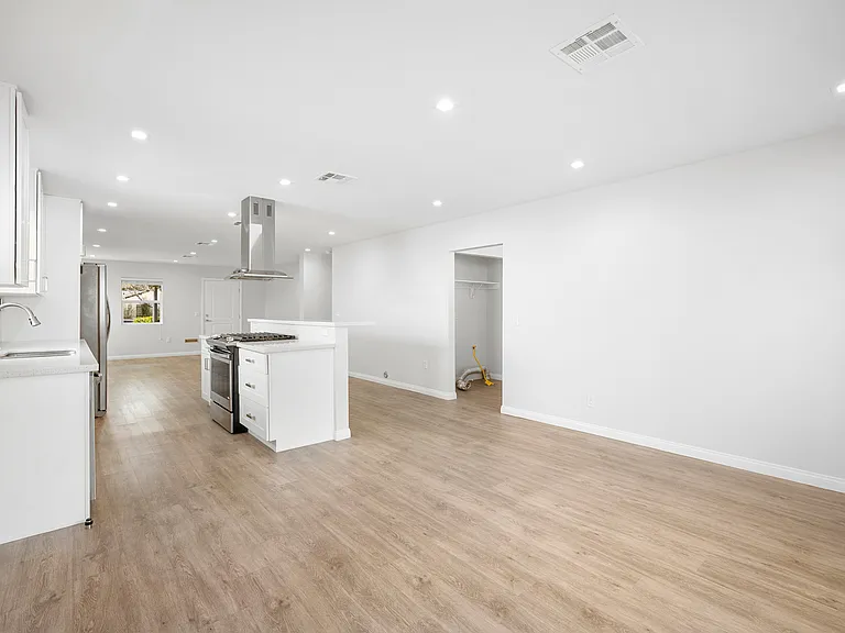 609 N Fairview St — Photo 12