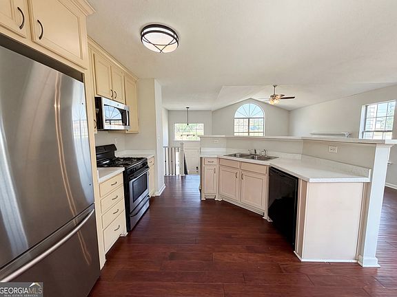 2nd image of 65 Ridgefield Dr