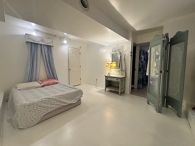 1210 E Colfax Ave #101 — Photo 16