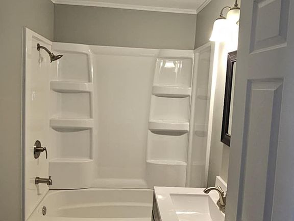 3rd image of 118 W Walnut St