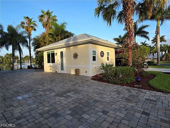 3rd image of 88-3017 Cupola Ln S