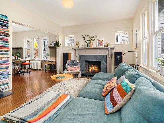 Another living room configuration