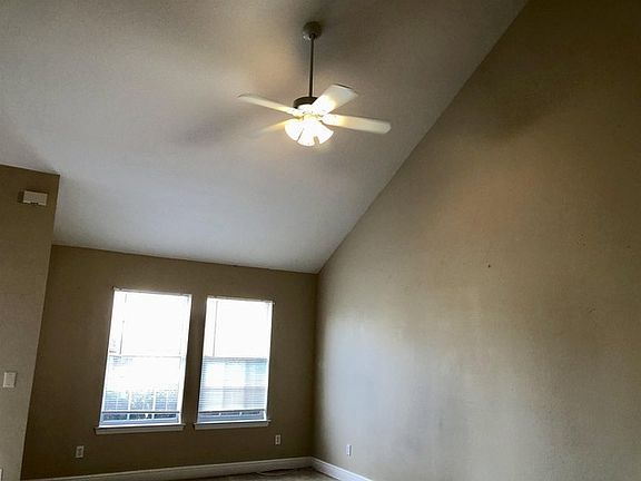 4th image of 3261 Sawtooth Dr
