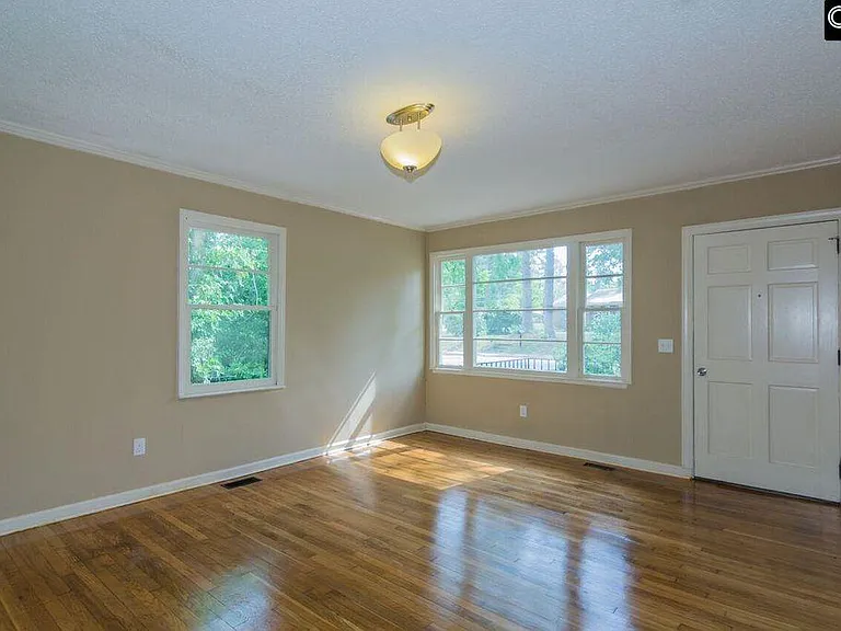 1011 S Kilbourne Rd — Photo 6