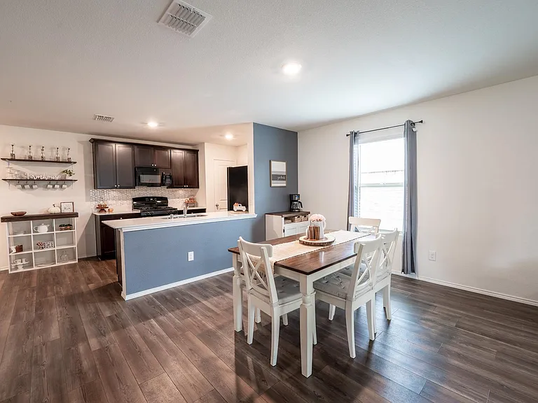 771 Bayonet St — Photo 5