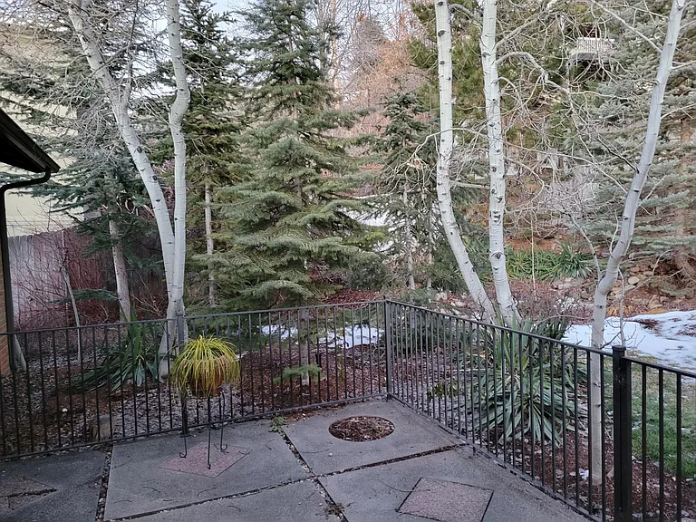 2179 S Belaire Dr E — Photo 29