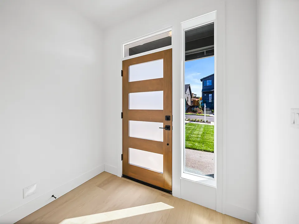 14887 Pomidor Pl