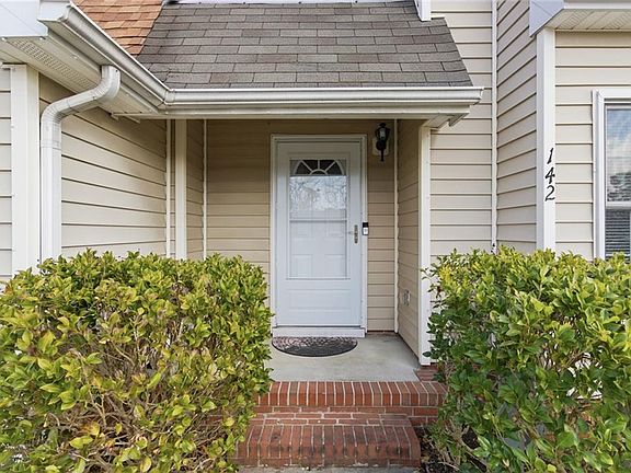 3rd image of 142 River Walk Ct