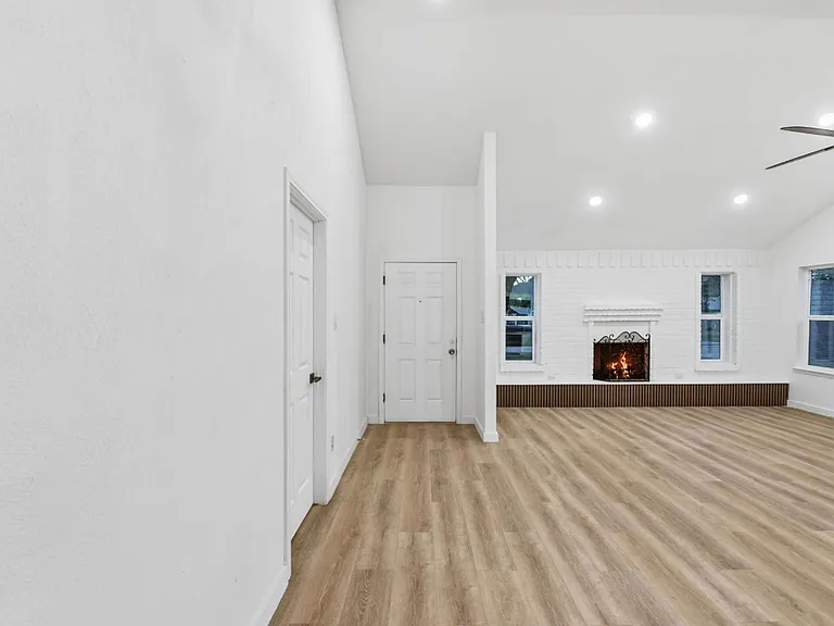 6718 Deer Ridge Ln — Photo 4