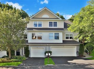 84 Hillcrest Ln, Peekskill, NY 10566