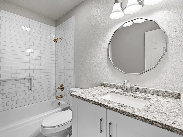 4219 Harvest Point Dr — Photo 10