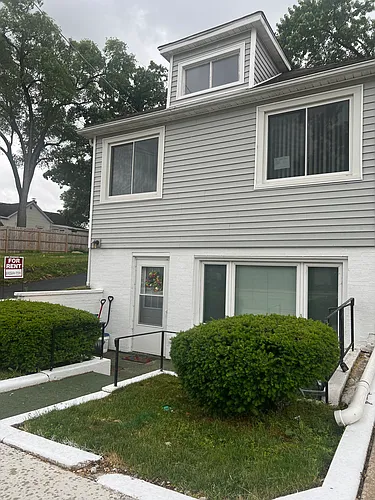 13 W Grand Ave #1 Photo 1