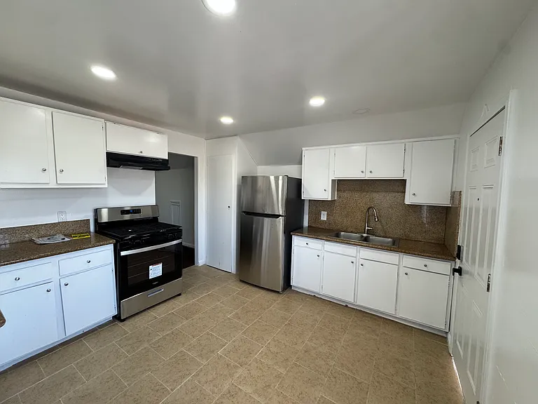 1031 W 91st St #B — Photo 3