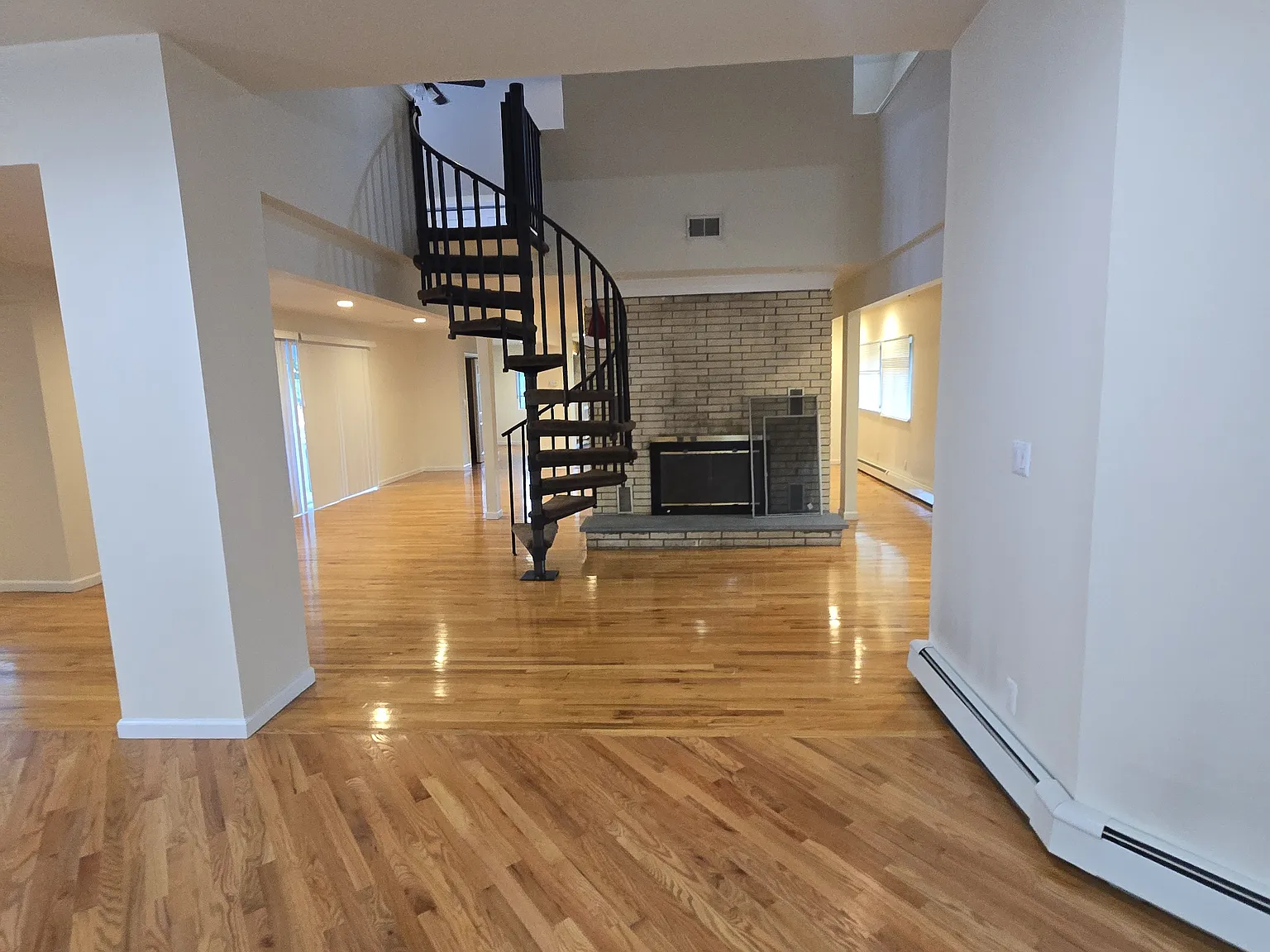 4 bed, 2.5 bath, 3800 sqft, $3,750 — Photo 2