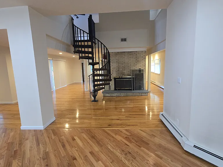 270 Station Rd — Photo 2